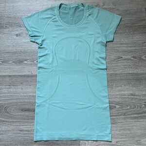 Lululemon Swiftly Tech Short Sleeve Shirt Size 4 Crew Neck Aqua Mint